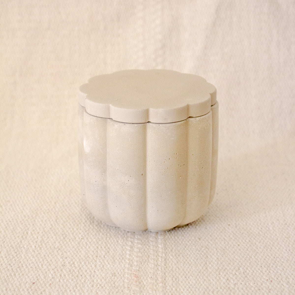 7oz Empty Concrete Candle Jar with Lid Option - Scallop Style