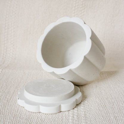 Empty Concrete Candle Jar, holds 7oz of wax- Scallop Style